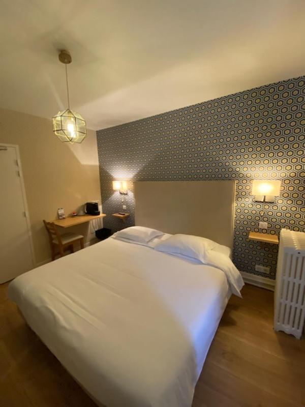 Hotel Le Central Boussac  Eksteriør billede