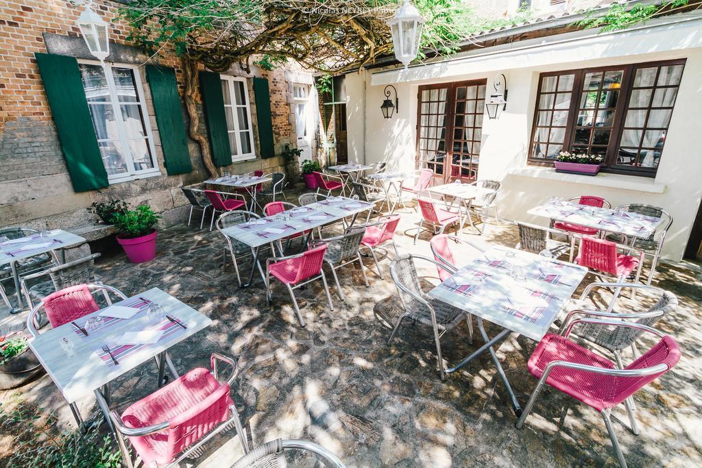 Hotel Le Central Boussac  Eksteriør billede