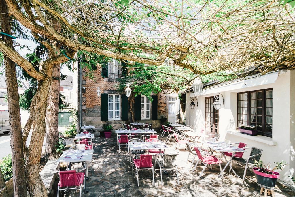 Hotel Le Central Boussac  Eksteriør billede